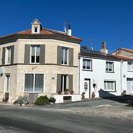 Gite Chez Gladys Chenac Saint Seurin d'Uzet Exterior foto